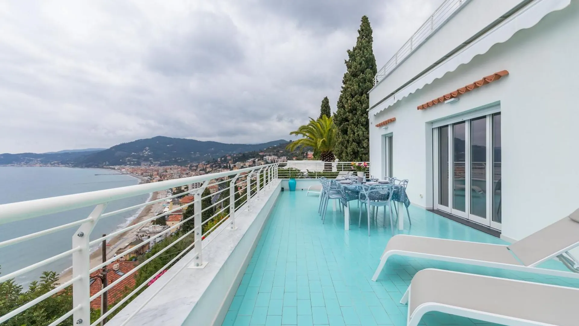 La Fiorella: Appartamento Con Terrazze In Villa Alassio 0*,