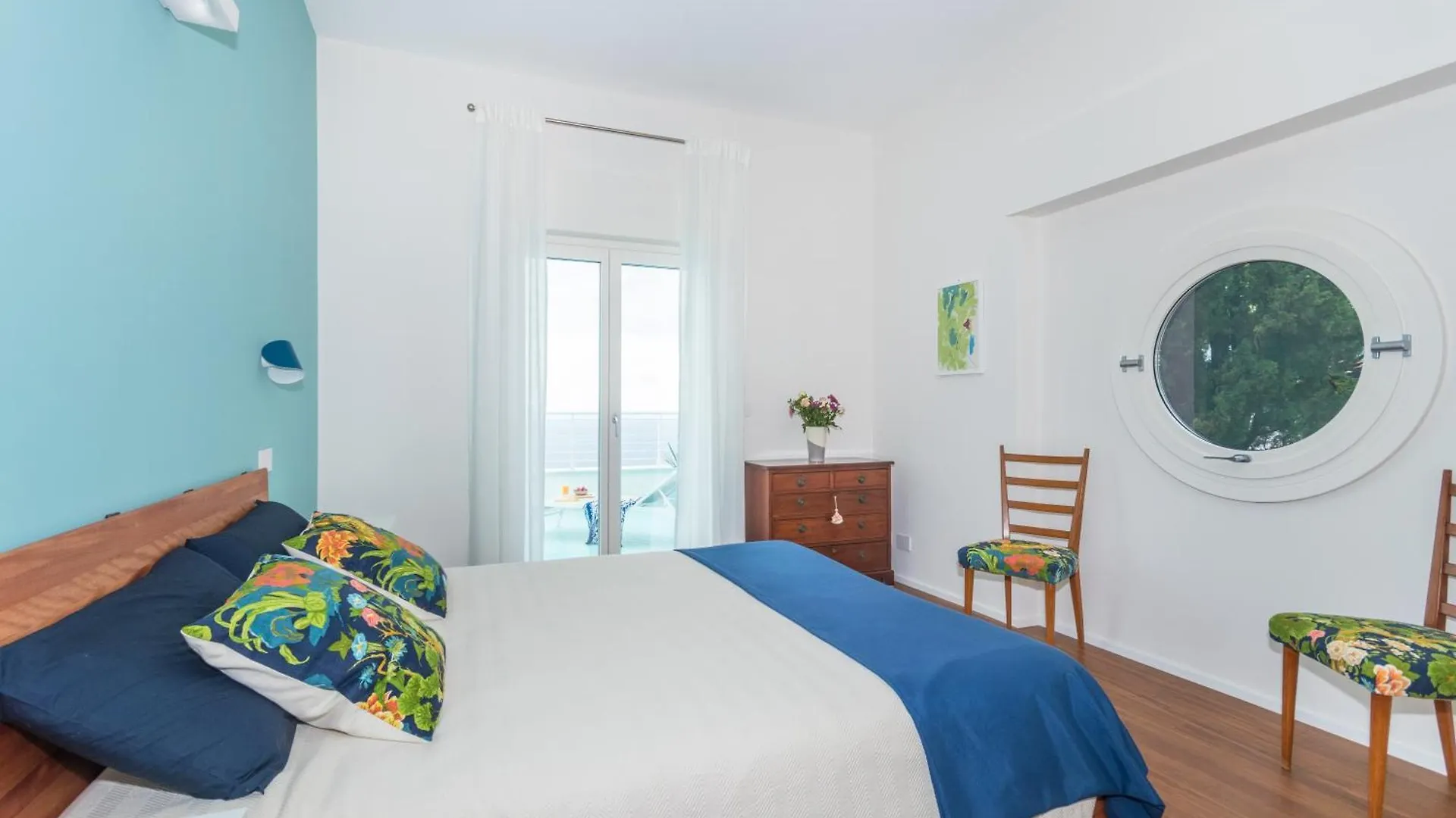 La Fiorella: Appartamento Con Terrazze In Villa Alassio Apartmán
