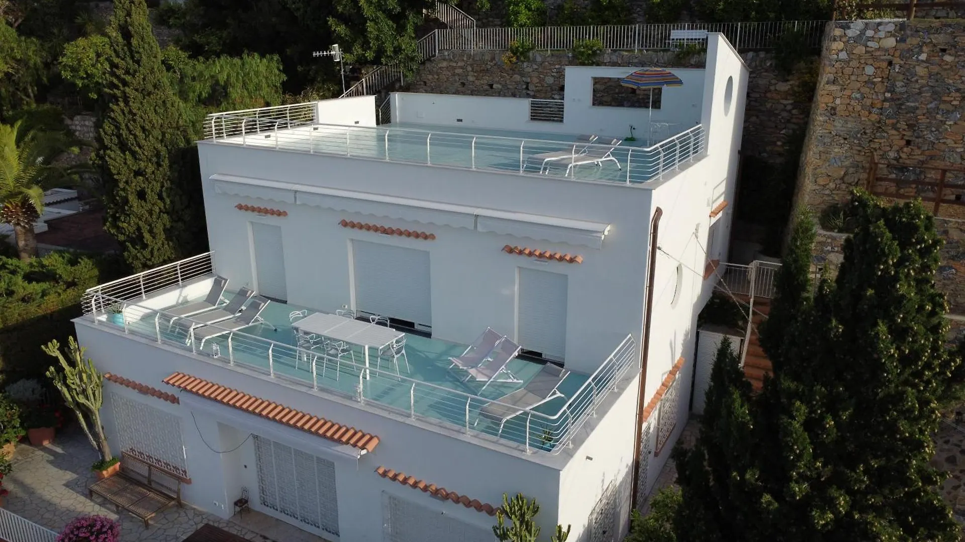 Apartment La Fiorella: Appartamento Con Terrazze In Villa Alassio