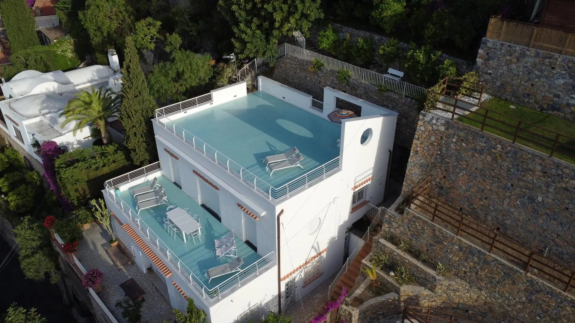 La Fiorella: Appartamento Con Terrazze In Villa Alassio Italy