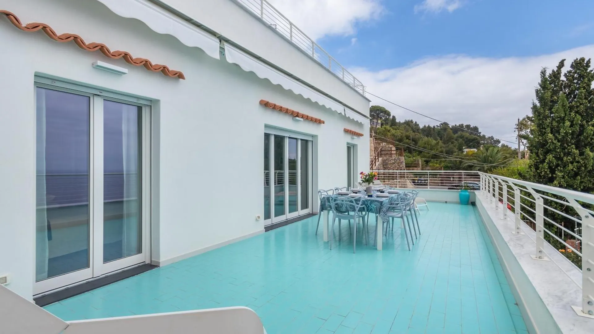 Apartment La Fiorella: Appartamento Con Terrazze In Villa Alassio