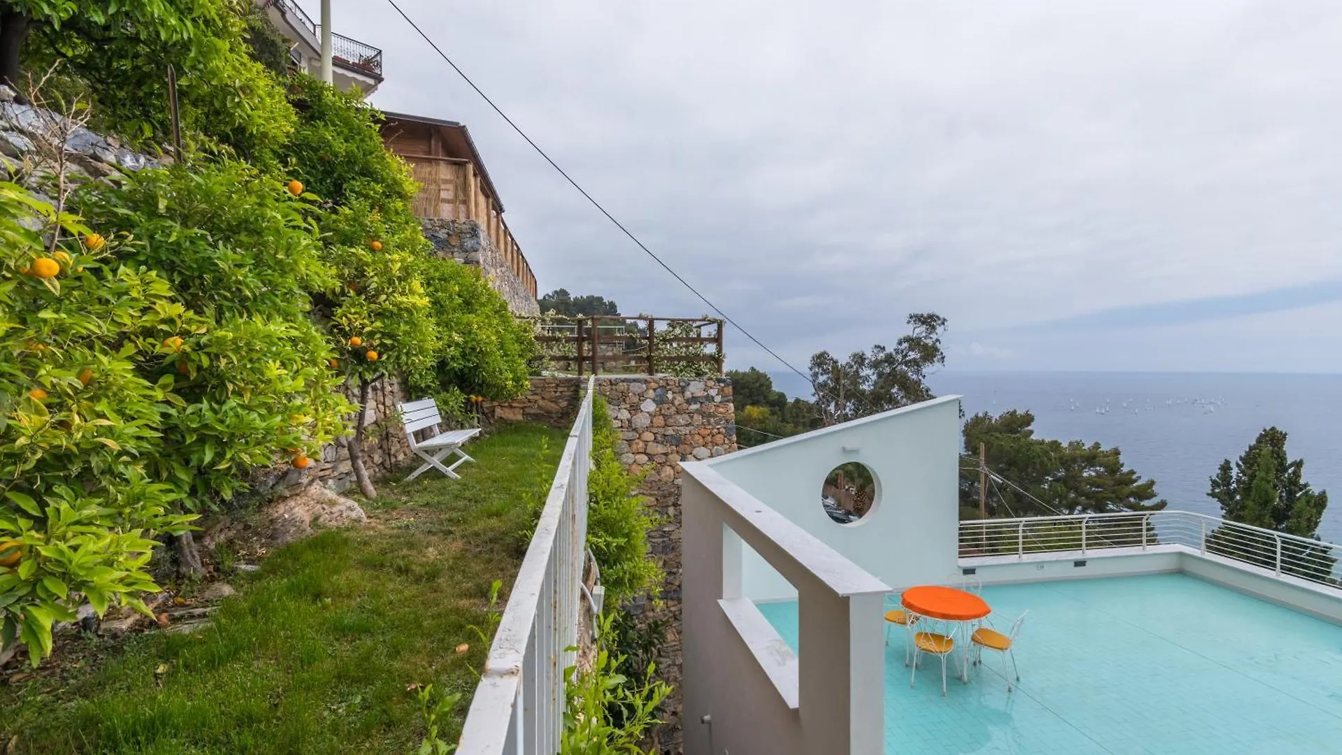 Apartment La Fiorella: Appartamento Con Terrazze In Villa Alassio