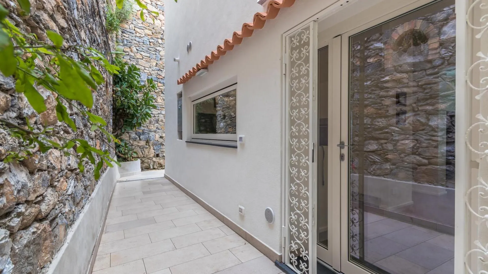 La Fiorella: Appartamento Con Terrazze In Villa Alassio Apartment