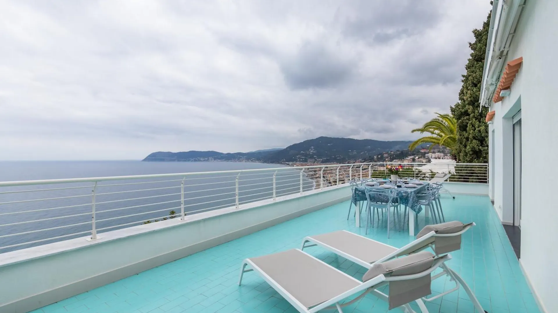 Apartment La Fiorella: Appartamento Con Terrazze In Villa Alassio